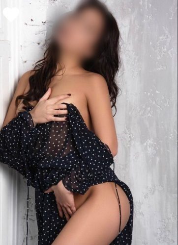 Cazibeli kendi yeri olan escort Hanife